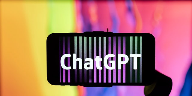 Logotipo de ChatGPT en la pantalla