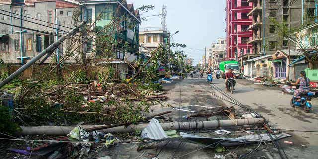Un poderoso ciclón a lo largo de la costa occidental de Birmania ha dejado cientos de heridos y al menos seis personas han muerto. 4 7bd831fc AP23135336712445