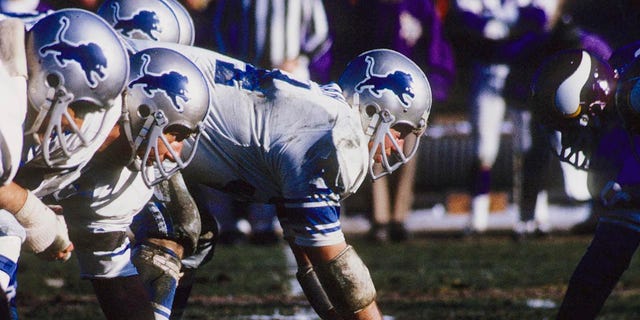 Ed Flanagan prepares to snap the ball