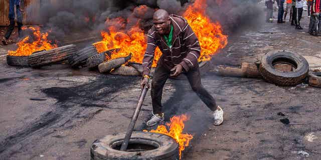 Kenyan riot police 