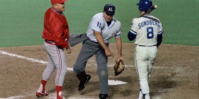 Whitey Herzog is ejected by Don Denkinger