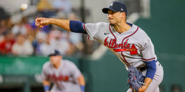 El lanzador de los Bravos Charlie Morton