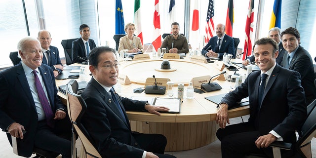 G7 leaders at the roundtable