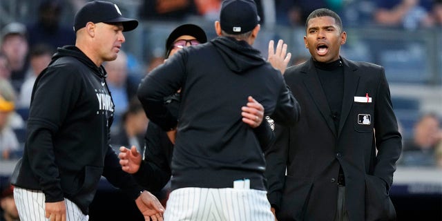 Yankees’ Aaron Boone tossed again, earning fourth ejection of season and third in 10 games 2 Aaron Boone argues with an umpire