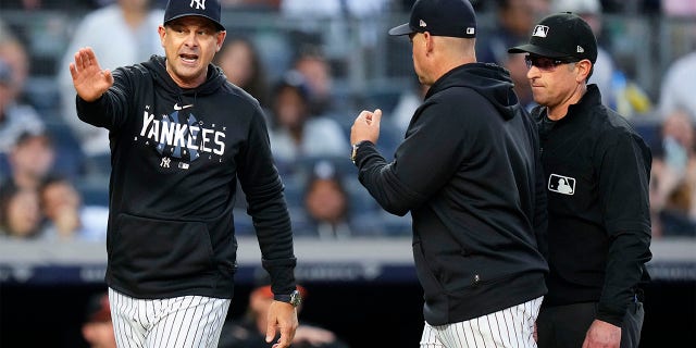 Aaron Boone argues with the referees