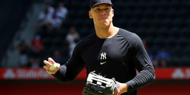 Aaron Judge warming up