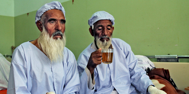 hombres afganos