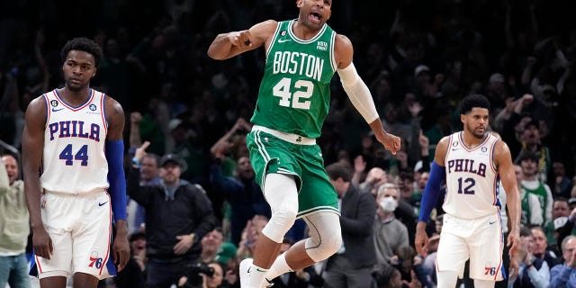 Al Horford celebra