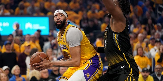 Anthony Davis Enters Lakers History With Incredible Game 1 Performance ...