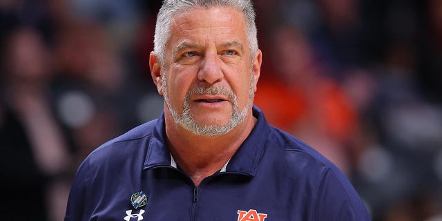 Bruce Pearl contra Iowa