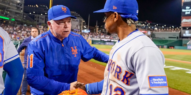 Buck Showalter y Francisco Lindor