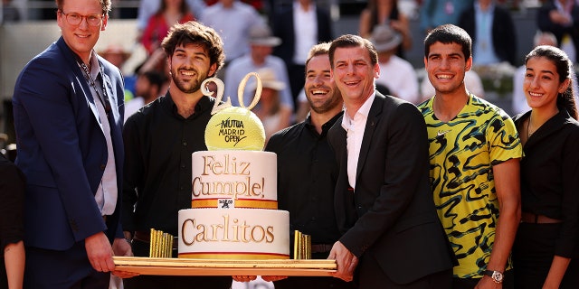 Carlos Alcaraz gets a birthday cake