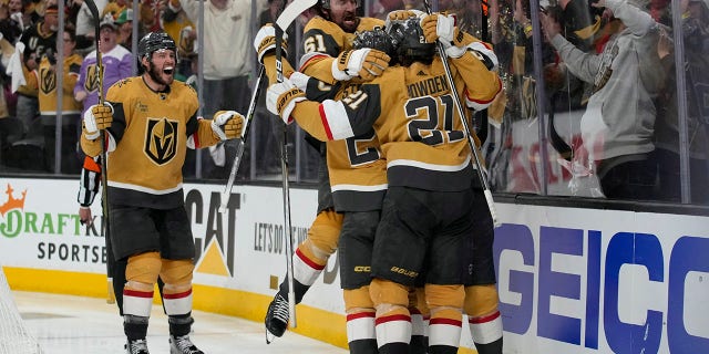 Chandler Stephenson celebra el ganador del partido