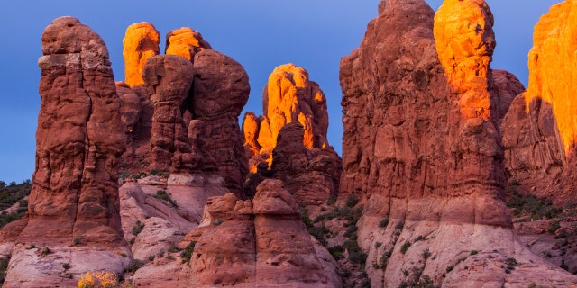 Spotlighting on sandstone formations in the Devil's Garden 