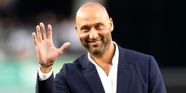 Derek Jeter waves