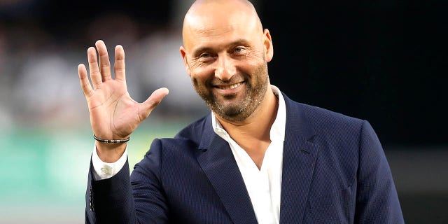 Derek Jeter waves