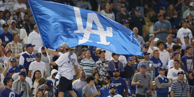 Dodgers taraftarları Padres'e karşı