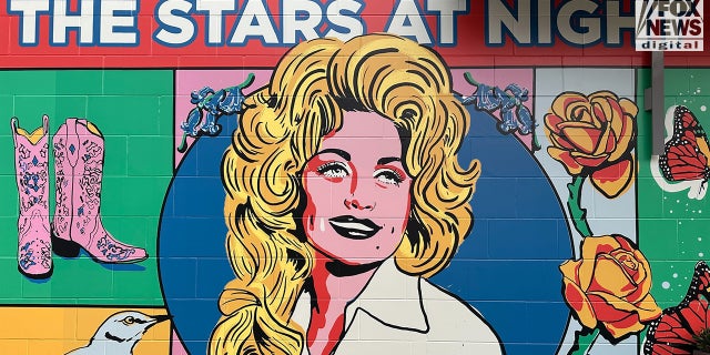 Dolly Parton mural