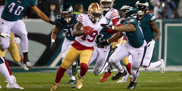 Deebo Samuel runs during the NFC title game