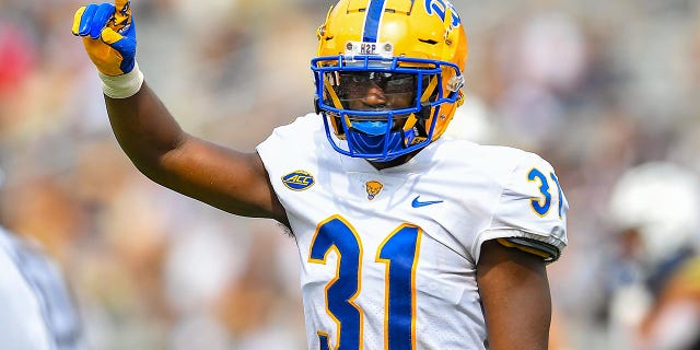 Jaguars draft pick Erick Hallett sent team's phone calls to voicemail 3 Erick Hallett vs Georgia Tech
