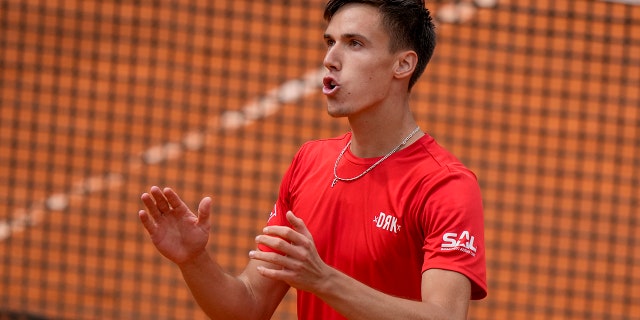 Fabian Marozsan clapping