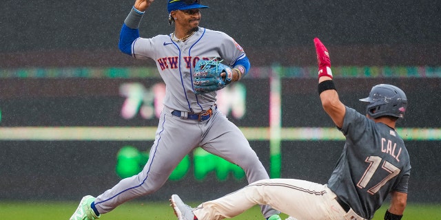 Francisco Lindor hace girar un doble juego