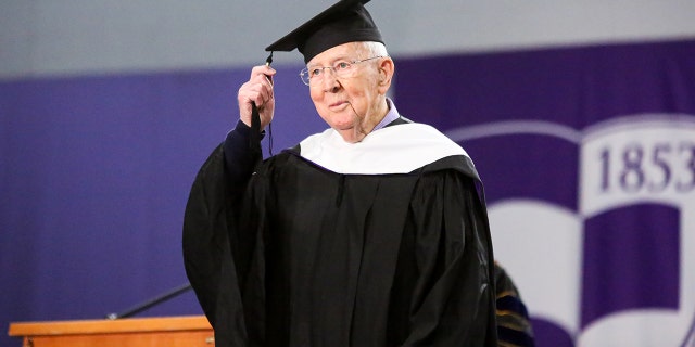 Fred Taylor, 101, gets degree