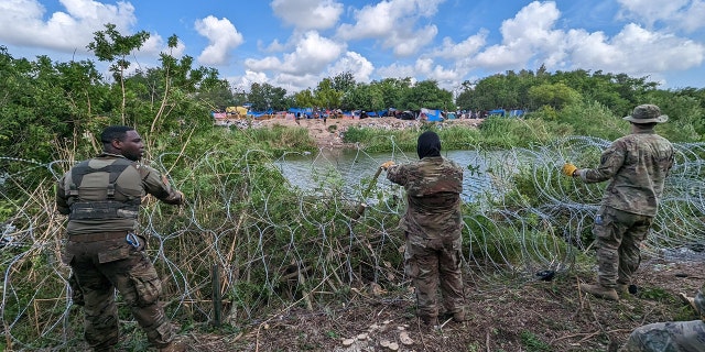 Troops installing wire at Texas-Mexico border