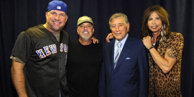 Garth Brooks backstage with Billy Joel and others