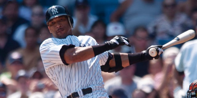 Gary Sheffield finishes swing