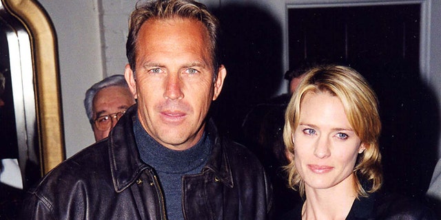 Robin Wright and Kevin Costner at the premiere of "Thin Red Line"