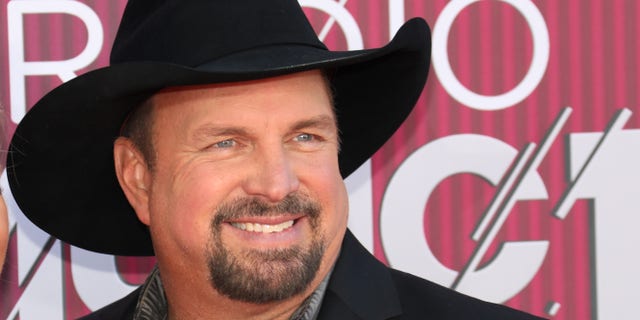 Garth Brooks in a black cowboy hat