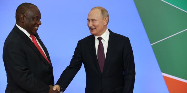 El presidente sudafricano Cyril Ramaphosa y Putin