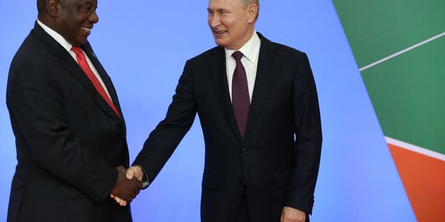 Il presidente sudafricano Cyril Ramaphosa e Putin