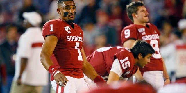 Jalen hurts before a game against Iowa State