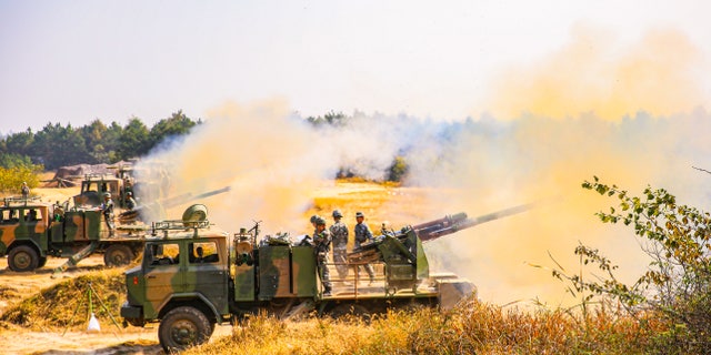 Informe: China podría desatar armas guiadas por IA para invadir y reunificar Taiwán 4 tanques militares chinos