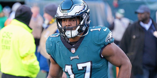 Eagles Nakobe Dean during a game against the Titans