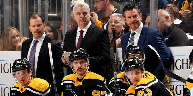 Penguins head coach Mike Sullivan on the bench