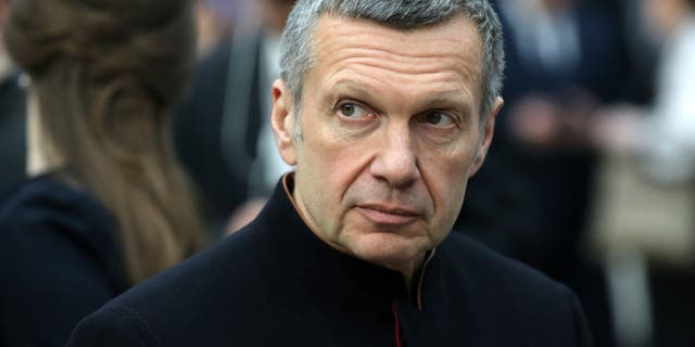 Los mayores gemelos de propaganda antioccidental de Putin nacen en EE. UU. después de una aventura: informe 4 Vladimir Solovyov asiste al evento de Putin