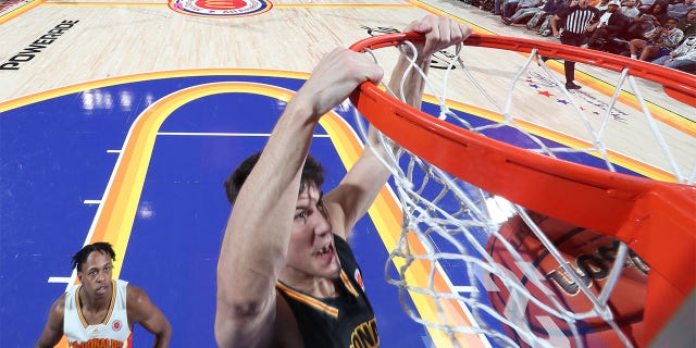 Reed Sheppard dunks during the McDonalds All-American game