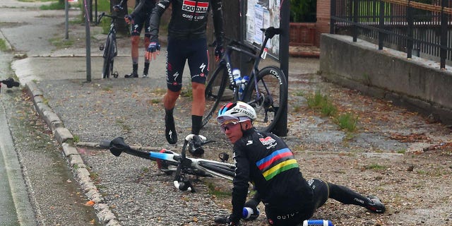 Remco Evenepol crashes during race