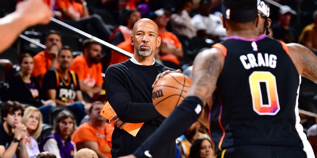 Monty Williams looks on against the Nuggets