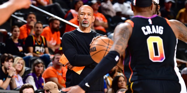 Monty Williams looks on against the Nuggets