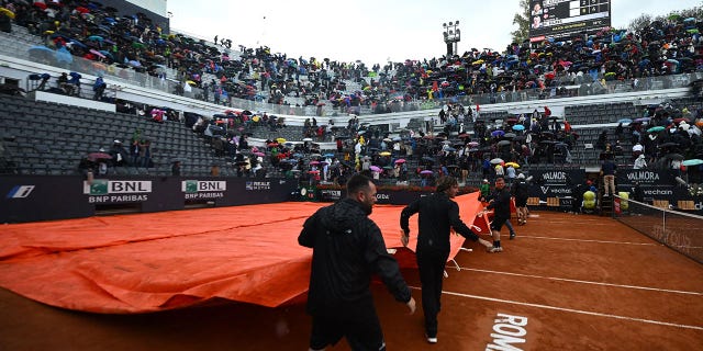 The Italian Open is delayed by rain