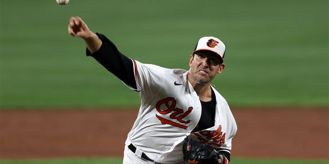 Matt Harvey pitches for the Orioles