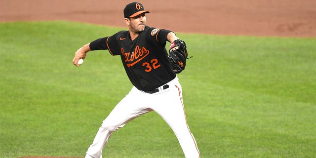 Matt Harvey pitches for the Orioles