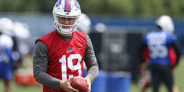 Matt Araiza durante el mini campamento de los Bills