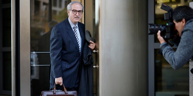 Stewart Rhodes attorney outside courthouse