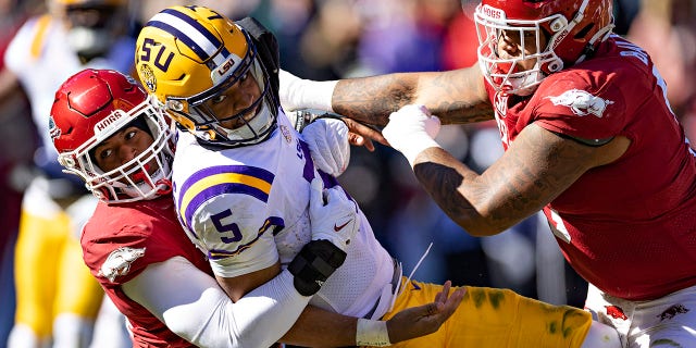 Quincey McAdoo tackles LSU's Jayden Daniels