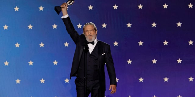 Jeff Bridges holds up Critics Choice Lifetime Achievement award